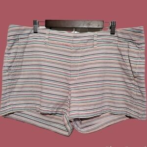 Khakis by Gap girlfriend shorts size 18 with pockets